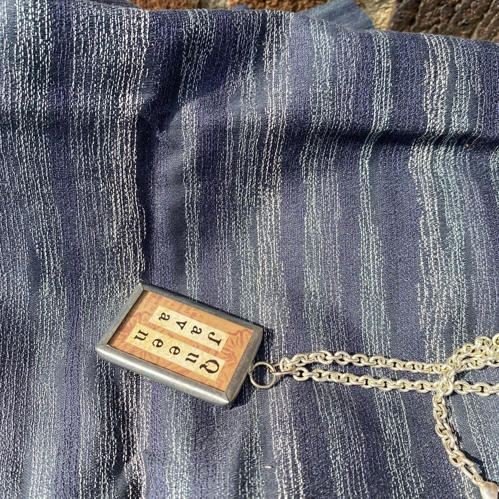 Queen Java Double Sided Pendant With Silver Chain - image 6